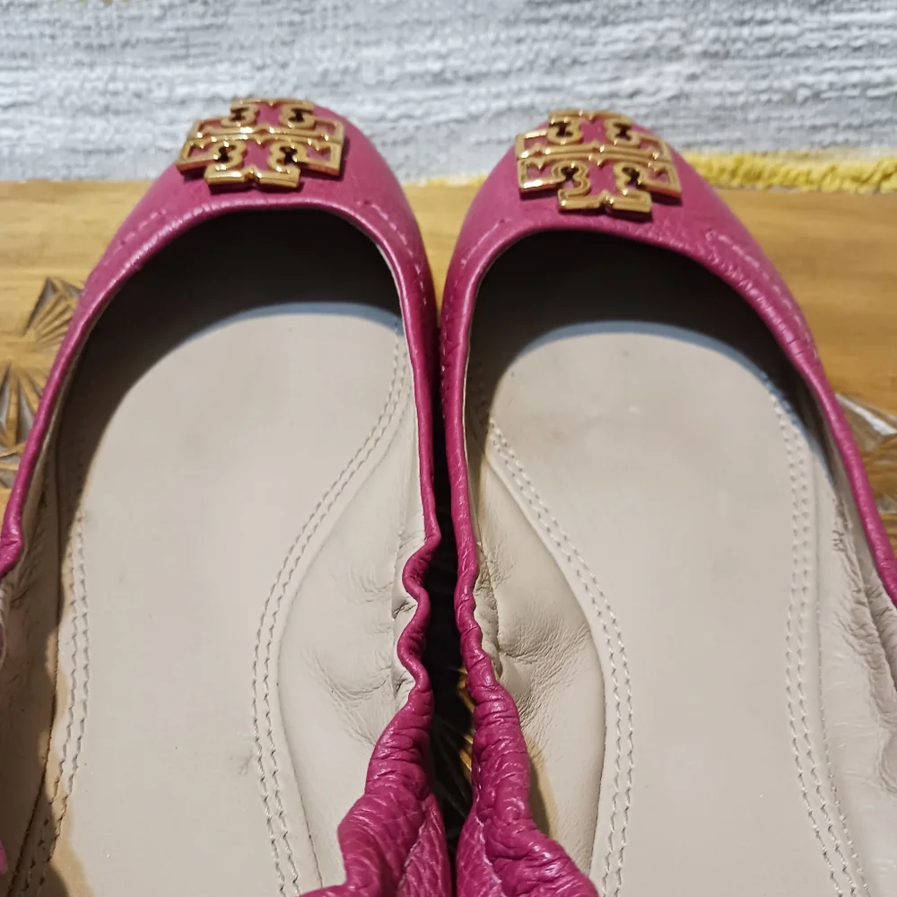 Tory Burch Pink Flats with Gold Logo - Picture 5 of 11